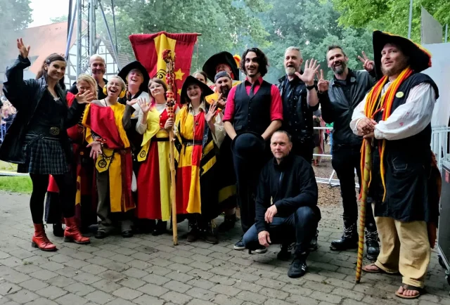 🔥BASSUM OPEN AIR 2025🔥

MIT @schandmaulband 

War das ein Mega Ritt....🤟🎉🥳

Vielen herzlichen Dank 🙏🫶 ihr lieben... 

IRGENDWANN werden wir uns bestimmt wieder sehen 🖤💛

#schandmaul #openair #livemusic #freudenburgbassum #bassumopenair #bovelmarkt2025 #bovelzumft