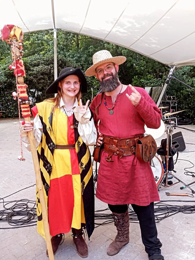 🎭 BOVELMARKT 2025🎭

DER BOVELVOIGT 2024 & 2025 🥳🎉

UNSER EHEMALIGER VOIGT;
FOJO FUNKENFLUG ✨ 

UNSER AMTIERENDER VOIGT;
HONIGBART FUNKENSCHLAEGER💥

EIN JAHR AMTSZEIT DER GAUKELEI GEHT ZU ENDE.
WILLKOMMEN IM JAHR DES LUCHS...

💛🖤💛🖤💛

#bovelmarkt2025 #mittelalter
#bovelvoigt #voigtspiele #vereinsleben #verein #vergangenezeiten #mittelaltermärkte #freudenburgbassum #amtszeit #repräsentant #medival #renfaire #middelaldergeil #bovelzumft